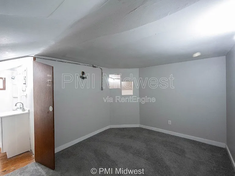 3165 Station St #B — Photo 8