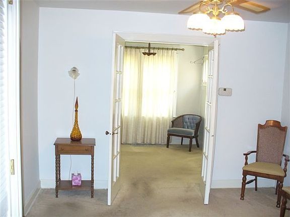 4th image of 316 E 5th St