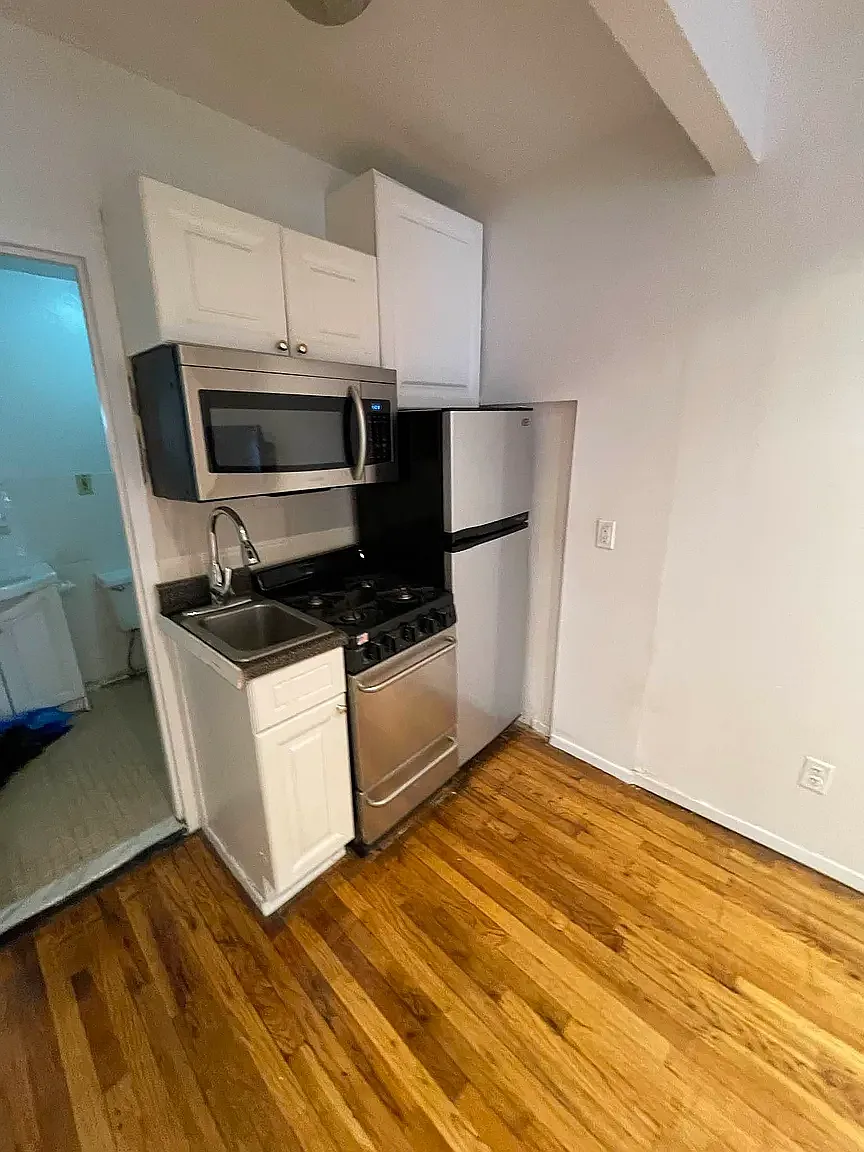 451 West 46th Street — Photo 3