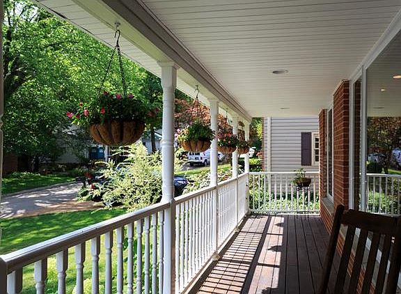 3rd image of 8 Sweetbriar Ln
