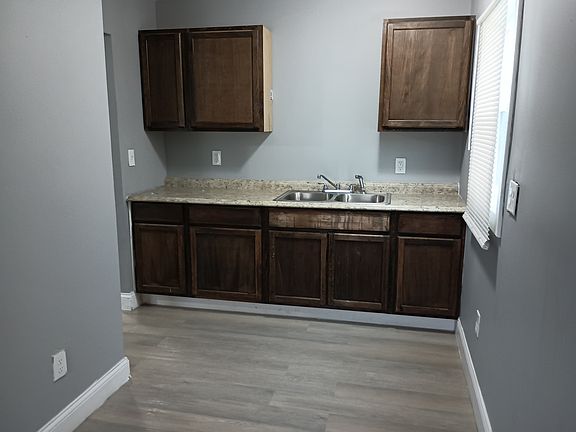 4th image of 1427 Vinewood St