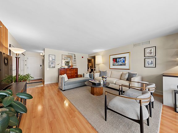 5th image of 1580 Sherman Ave APT 606