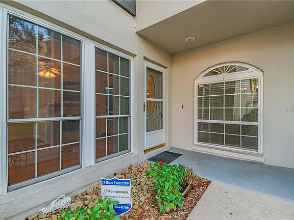 2nd image of 13918 Clubhouse Cir