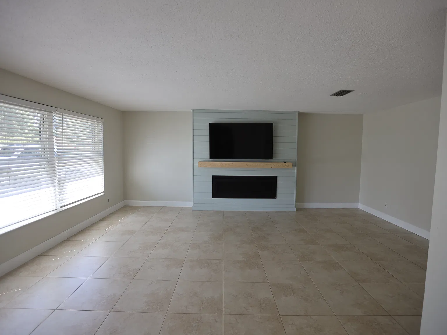 3 bed, 1430 sqft, $2,200 — Photo 3