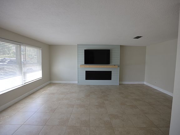 3rd image of 51 Carrolwood Cir