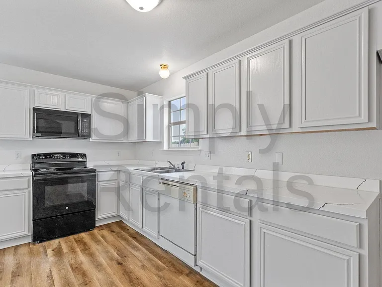 1412 Hemphill St — Photo 8