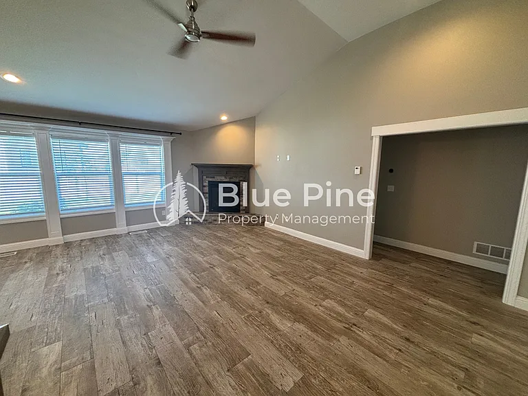 5506 Eaglewood Dr — Photo 3
