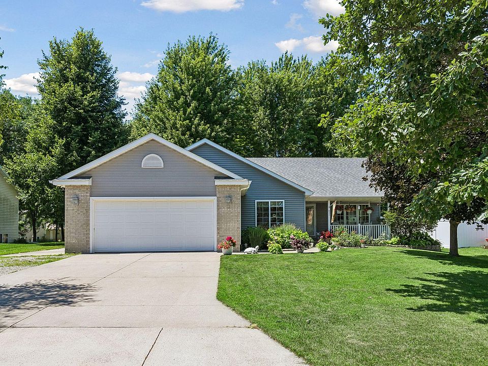 1st image of 821 Lancer Dr NE