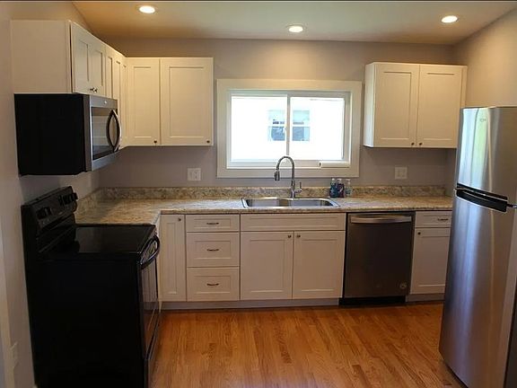 4th image of 907 Judd St