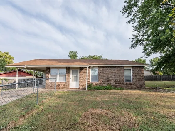 418 S 43rd St, Van Buren, AR 72956