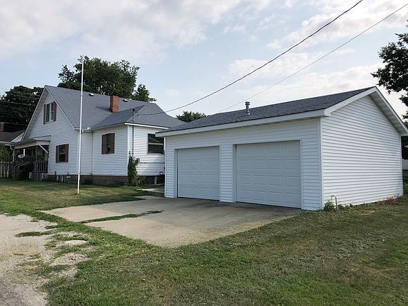 2nd image of 302 E Water St