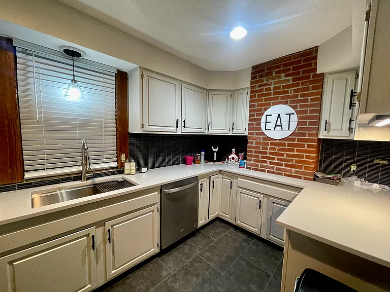 21 N Ellis St #1B — Photo 14