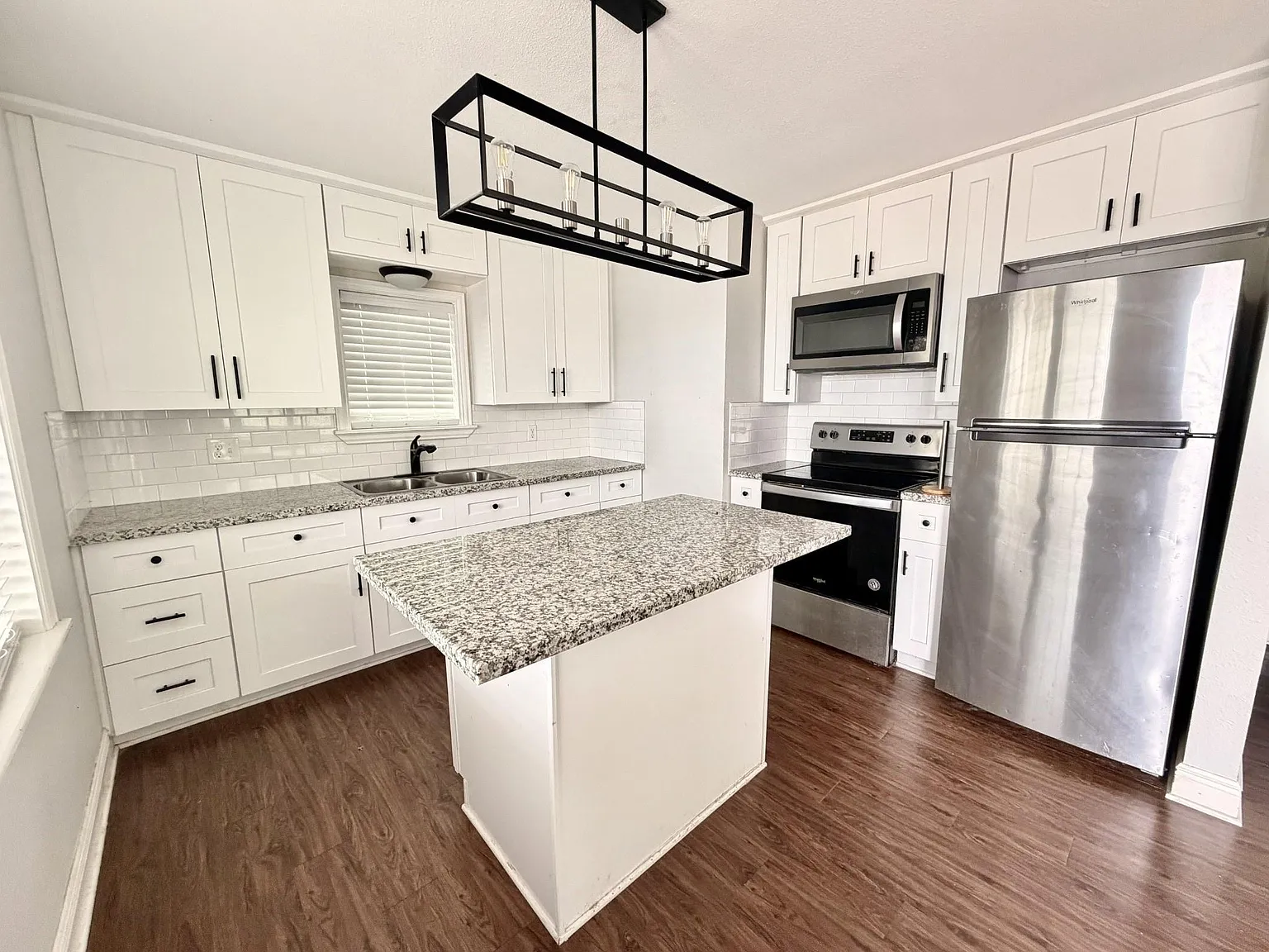 2 bed, 1.0 bath, 720 sqft, $1,600 — Photo 4