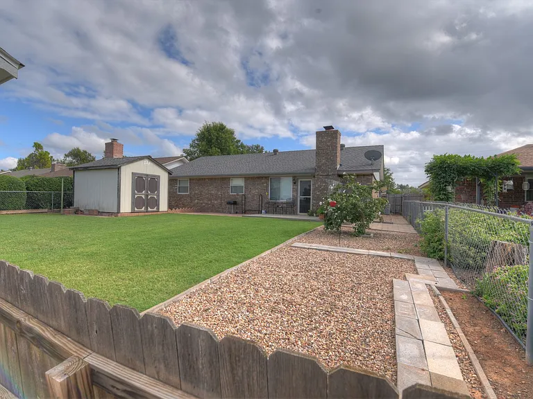 307 Vickie Dr — Photo 10