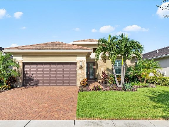 3rd image of 4925 SURFSIDE CIRCLE