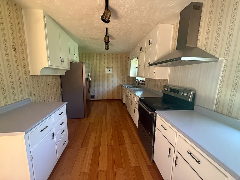 4691 Anita Dr — Photo 8