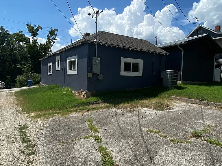 306 S 3rd St — Photo 8