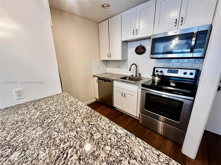 1815 Robalo Dr #201C — Photo 9