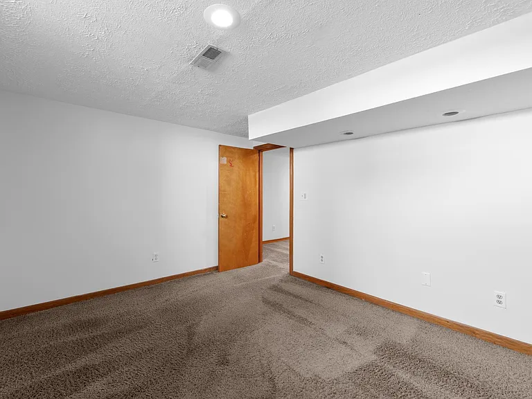 2883 Bremen St — Photo 10