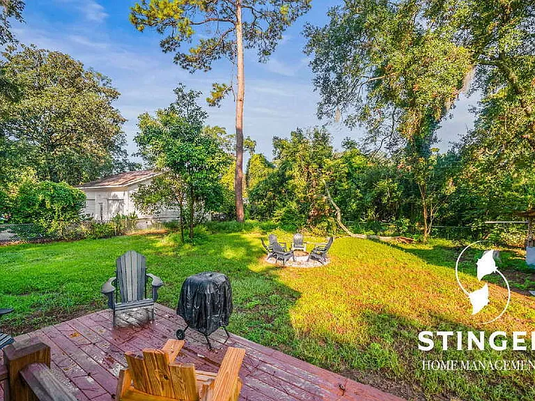 907 Belleview Cir W — Photo 32