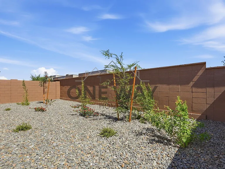 10204 E Ulysses Ave — Photo 3