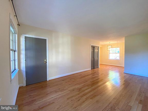 5th image of 2605 Arlington Blvd #44/102