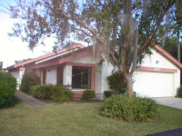 1st image of 4207 Carriage Dr