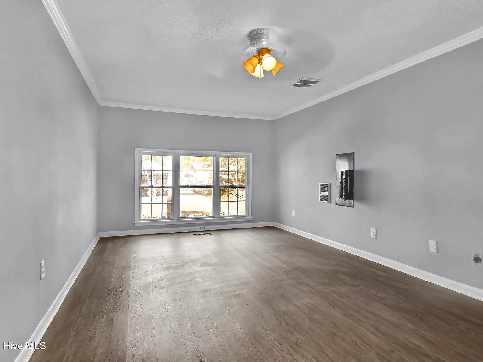3 bed, 2.0 bath, $2,500 — Photo 3
