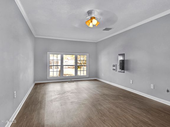 3rd image of 139 Charter Dr
