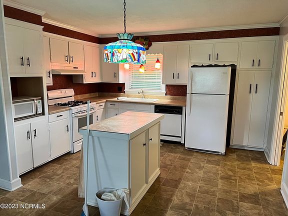 4th image of 1017 Longshore Drive