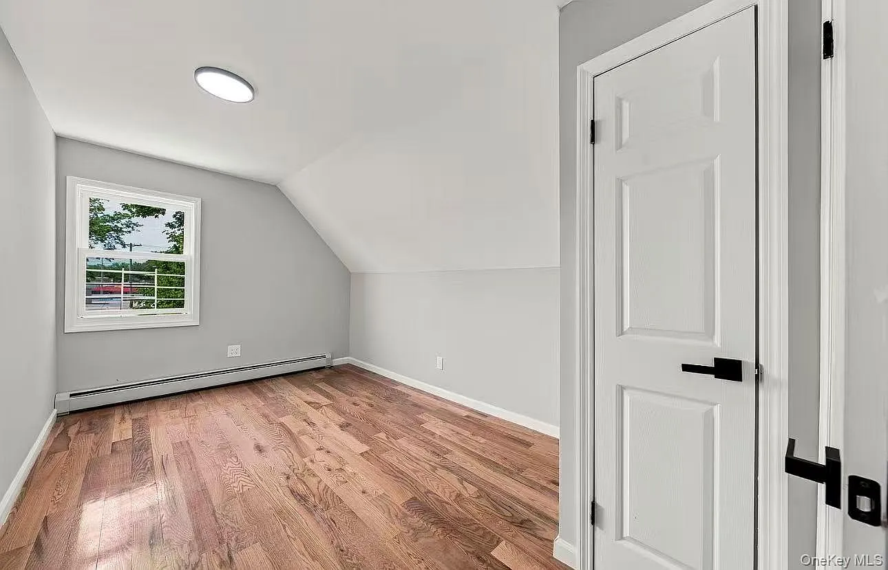 3 bed, 2.0 bath, 1000 sqft, $3,500 — Photo 4