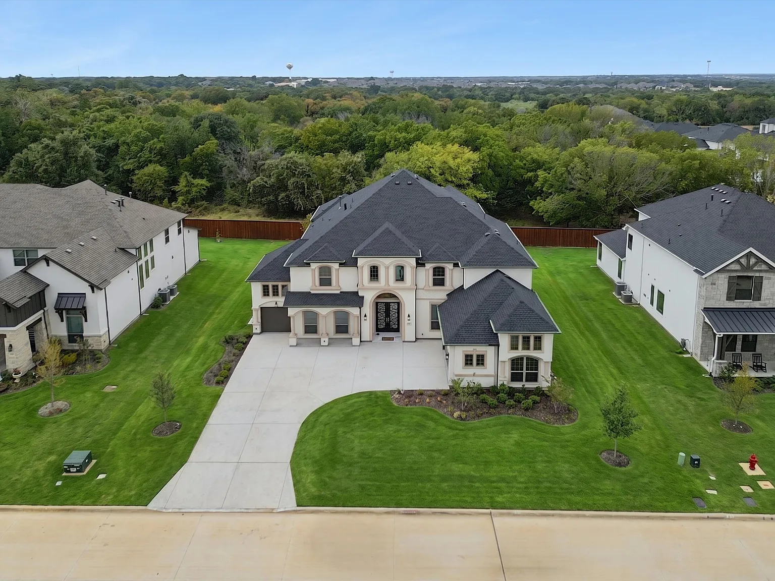 5 bed, 5.5 bath, 6371 sqft, $7,000 — Photo 3