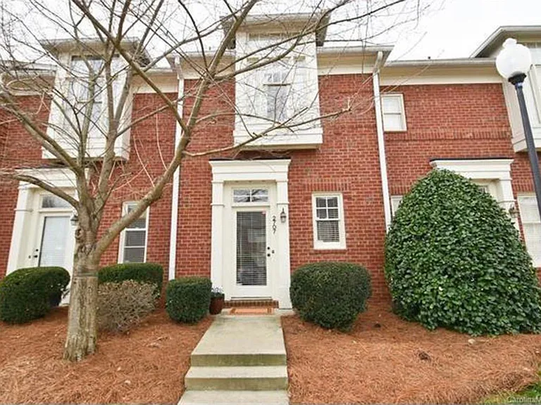 2707 Dilworth Heights Ln — Photo 1