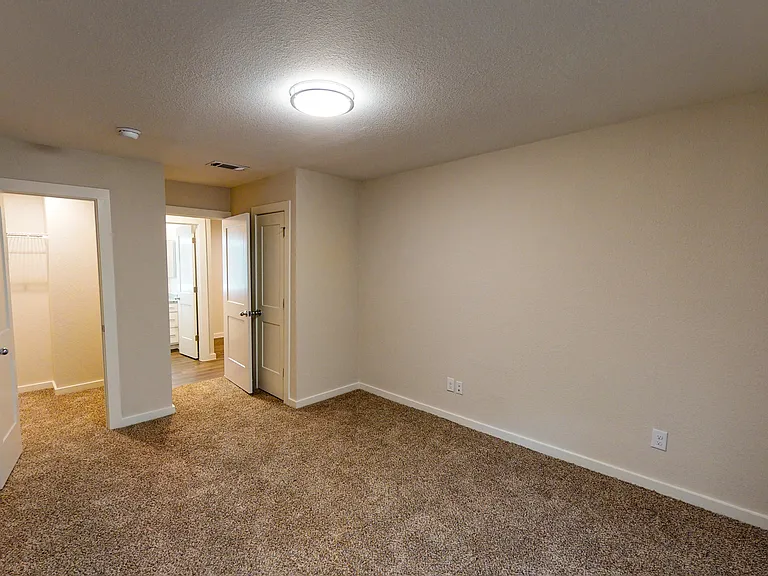 Midtown Apartments — Photo 34