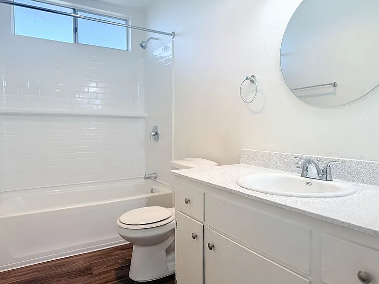 Oak Valley Apartments — Photo 37