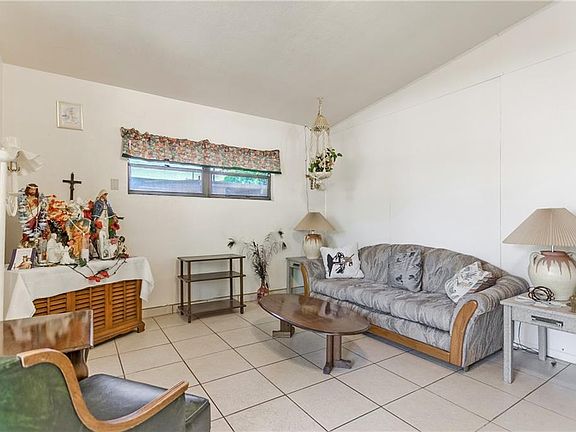 4th image of 714 Irwin Dr