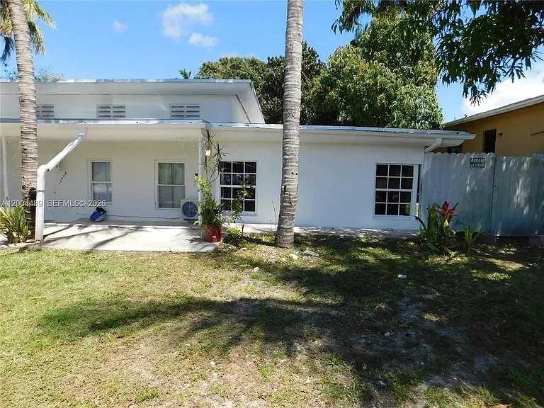 10945 NW 19th Ave — Photo 1