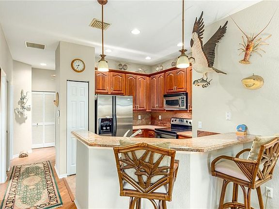 5th image of 1551 SE Hampshire Way