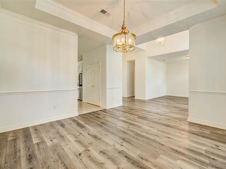 8803 Memorial Creek Dr — Photo 13