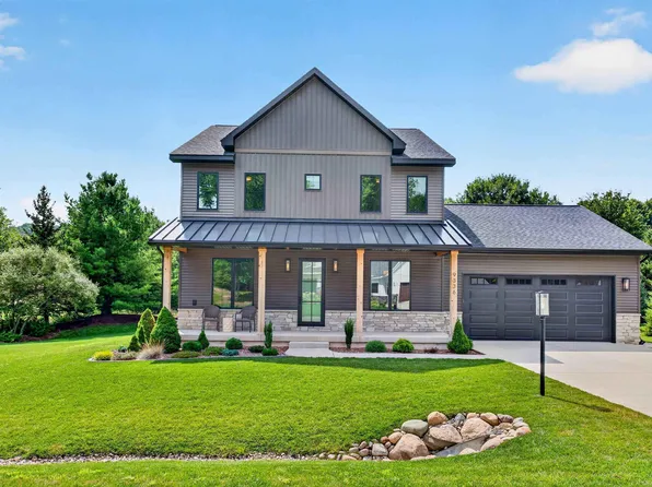 9336 E Summerfield Dr, Traverse City, MI 49684