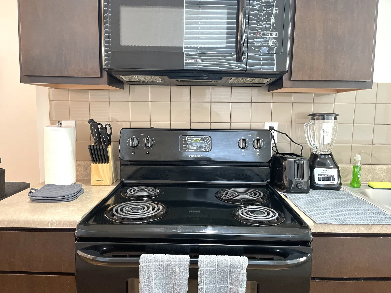1515 W Houston Ave — Photo 1