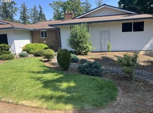 7550 Ridge Dr, Gladstone, OR 97027