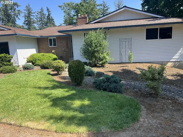 7550 Ridge Dr, Gladstone, OR 97027