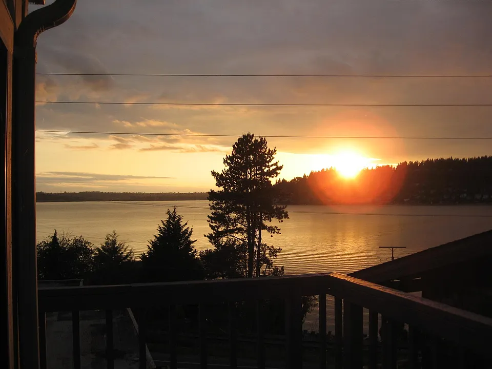 Sunset over the southern tip of Mercer Island