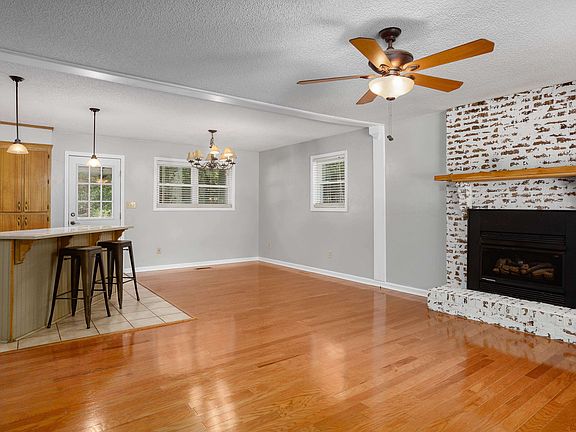 4th image of 113 Spring Cove Rd