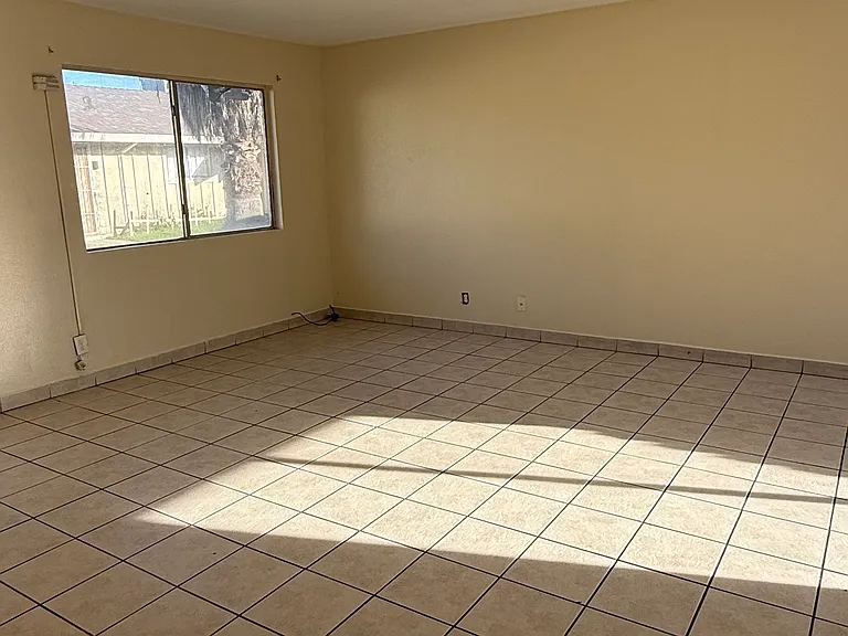 875 Acacia Ct — Photo 7