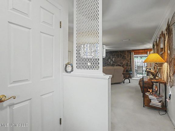 3rd image of 131 Gary St