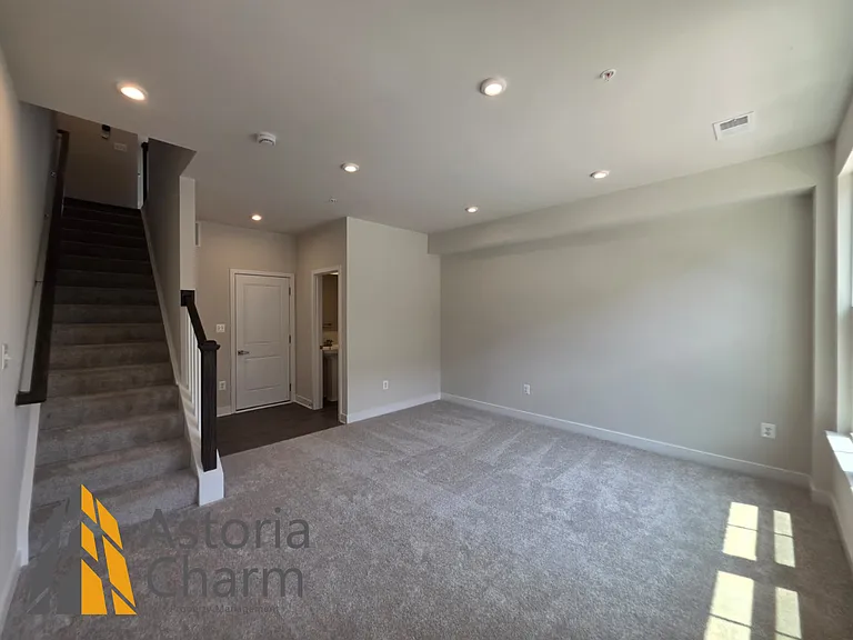 2928 Maisel St — Photo 2