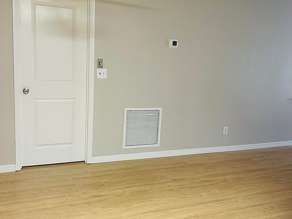 3rd image of 1119 S E O'Donnell Lane