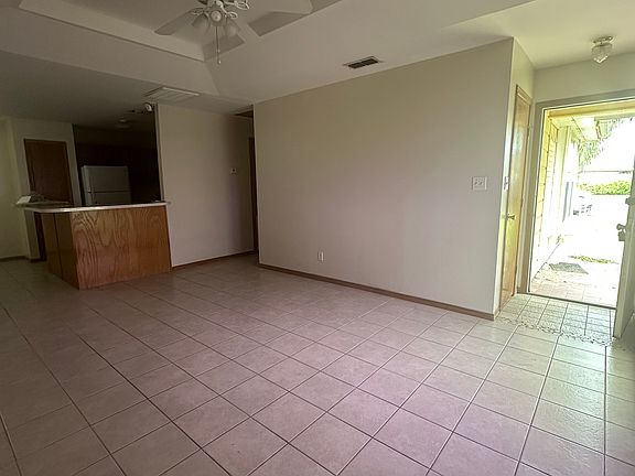 2nd image of 513 Palm Valley Cir